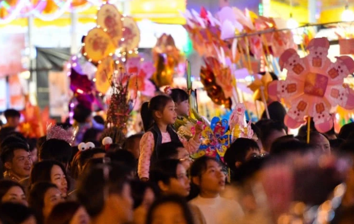 今年过年不回家？近半数网友选择“反向春运”