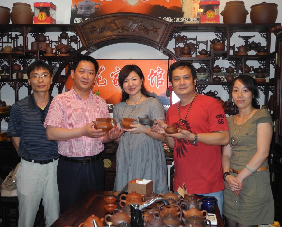 紫砂工艺大师范伟群莅临金汇如意坊