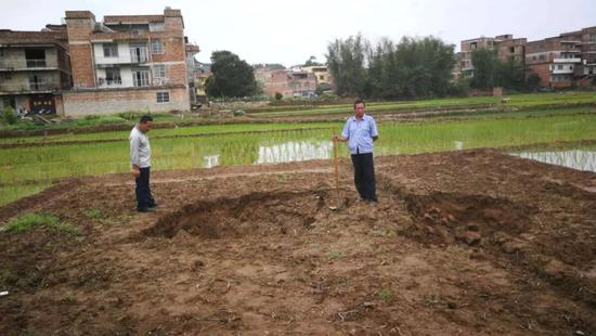 南宁蒲庙镇仁福村的这个村子农田突然下陷，什么情况