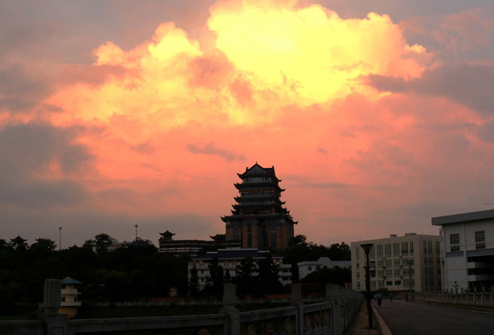 邕州阁晚霞.jpg