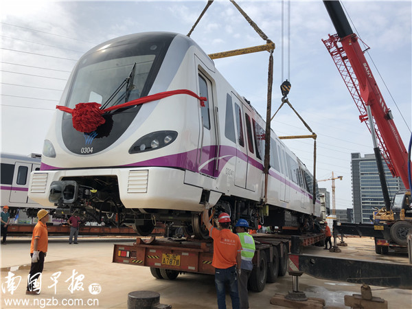 南宁地铁3号线列车亮相，28列列车全都是“中国造”