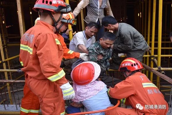一男子被钢筋扎进大腿 工地安全常识请你收好
